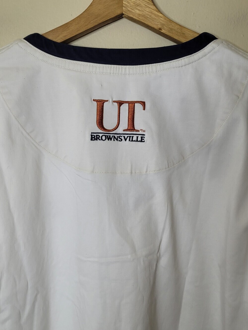 University Of Texas Brownsville College Of Nursing Scrub Top XL - Picture 7 of 8